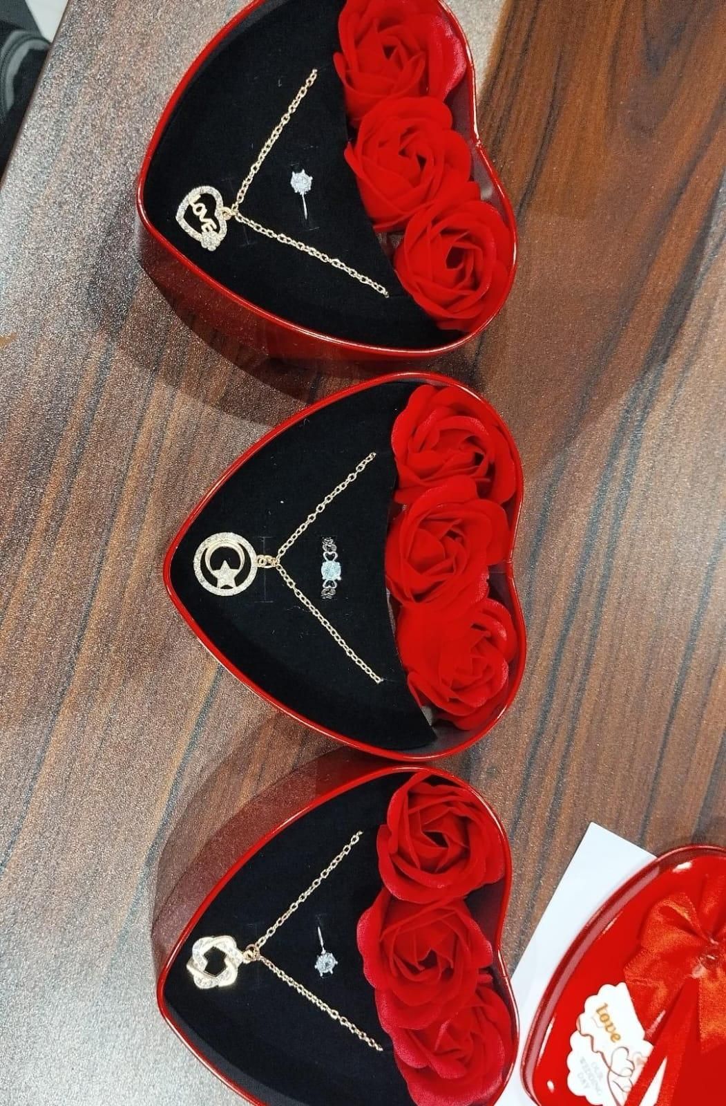 Romantic Heart Shaped Rose Gift Box with Elegant Random Jewelry – Perfect Surprise Gift for Loved Ones